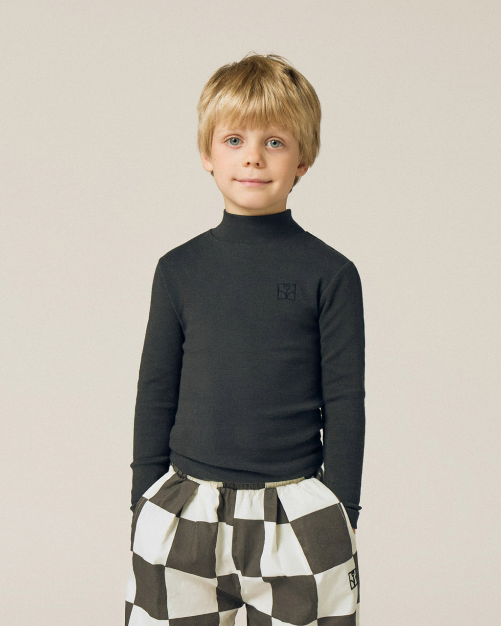 Camiseta Gris Cuello Alto